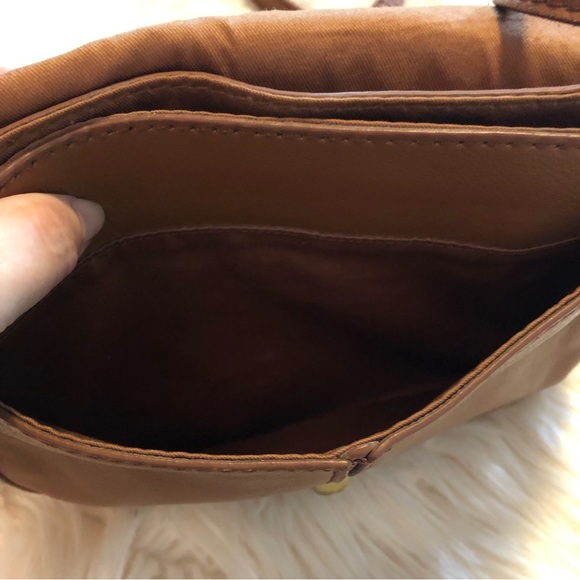 Fossil tan leather saddle flap crossbody purse - Picture 8 of 12